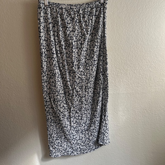 NWT Small Old Navy  Floral Midi Skirt - Navy Blue and White - Picture 3 of 6